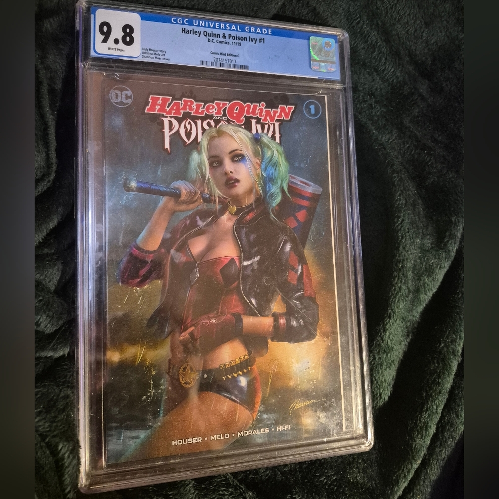 DCC COMICS HARLEY QUINN & IVY #1 CGC GRADED 9.8